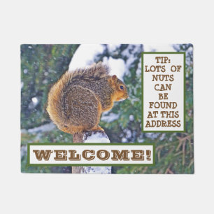 TAPETE SQUIRREL EM POSTO COM NEVE/PROCURANDO LOUCOS?