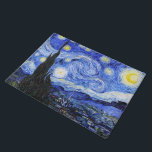 Tapete Starry Night por Vincent Van Gogh<br><div class="desc">A pintura a óleo do mestre holandês Vincent Van Gogh (1853-1890) Provavelmente sua pintura mais famosa, Van Gogh pintou "A Noite Estrelada" em 1889 da memória enquanto em um asilo na França onde ele se registrou para depressão. A cena retrata a vista de sua janela de quarto. Na pintura há...</div>