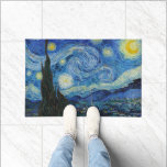 Tapete Starry Night | Vincent van Gogh<br><div class="desc">Starry Night (1889),  pelo artista holandês Vincent Van Gogh. A obra de arte original é um óleo na canvas que representa um céu noturno vigoroso e impressionista postado em tons modesta de azul e amarelo. Use as ferramentas de design para adicionar texto personalizado ou personalizar a imagem.</div>