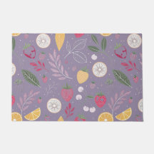 "Tapete de Porta com Frutas Roxas e Padrão Floral"