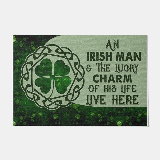 Tapete Um Irlandês E O Charme Sortudo (Frente)