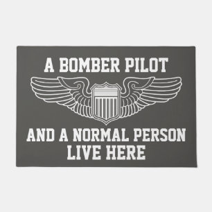 Tapete Um piloto do bombardeiro e uma pessoa normal vivos