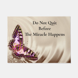 Tapete Uma borboleta cor-de-rosa sobre um fundo de natas