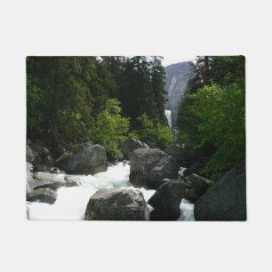 Tapete Vernal cai à distância em Yosemite