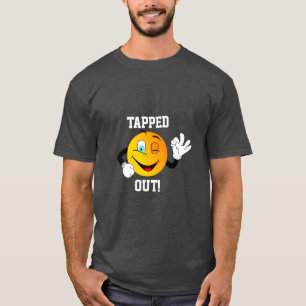 "Tapped Out!" T-Shirt de Cartoon Winking Emoji