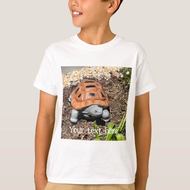 Tartaruga caixa pintada, no jardim, camisetas pers (Frente)