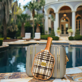 Taupe sofisticado e Monograma Dourado