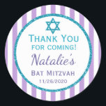 Teal Roxo Bat Mitzvah Obrigado Por Etiquetas Favor<br><div class="desc">Os adesivos Elegantes bat mitzvah que apresentam listras roxas e brancas com sofisticada imagem de sotaque de glitter teal e Estrela de David. Esses adesivos de bonecas de morcego moderno e na moda mitzvah serão um sucesso para a celebração da sua filha. Dizem "Obrigado por vir" com o nome e...</div>