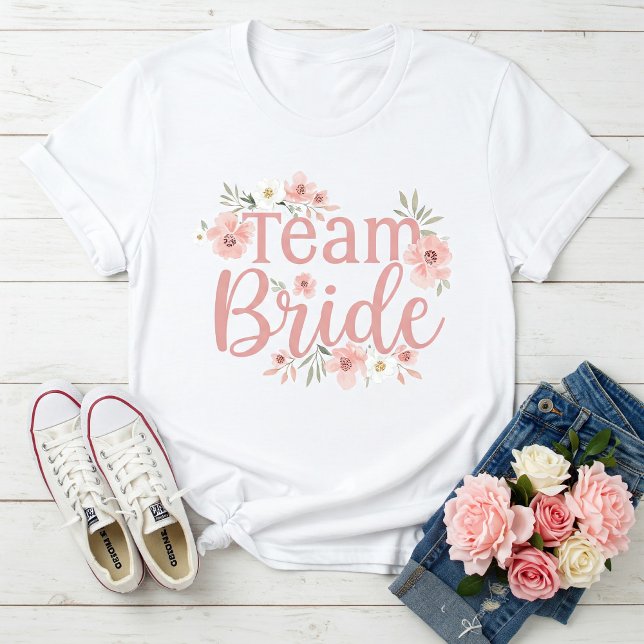 Team Bride T-Shirt for Bridesmaids with Pink (Criador carregado)