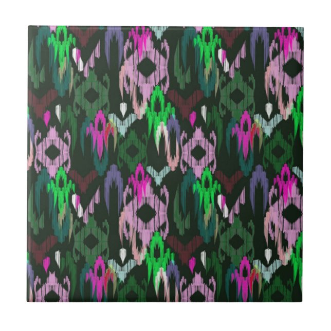 Tecendo o ikat em rosa e verde. Azulejo de cerâmic (Frente)