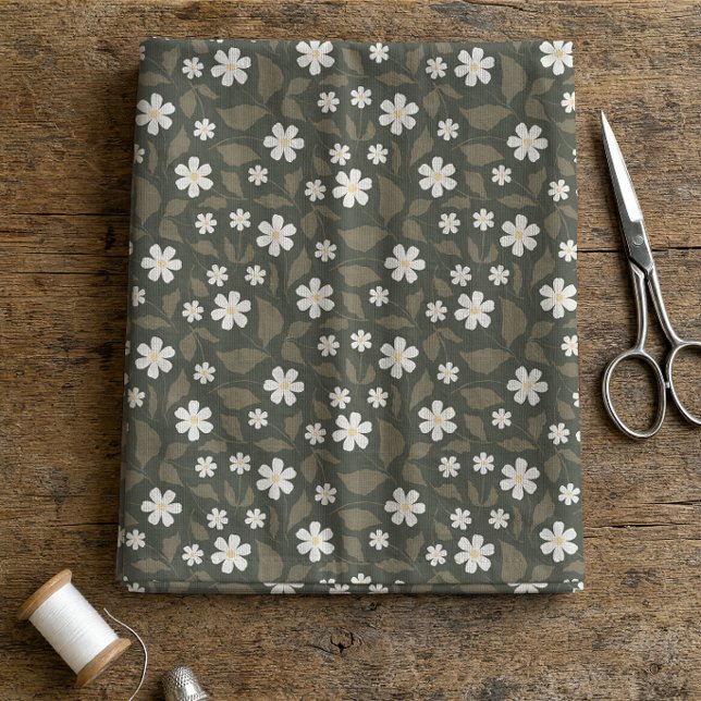 Tecido Daisy Floral Casa Moderna em Oliva Escura (Modern Farmhouse Sweet Daisy Floral fabric in white and dark green by Erica MacDonald.)