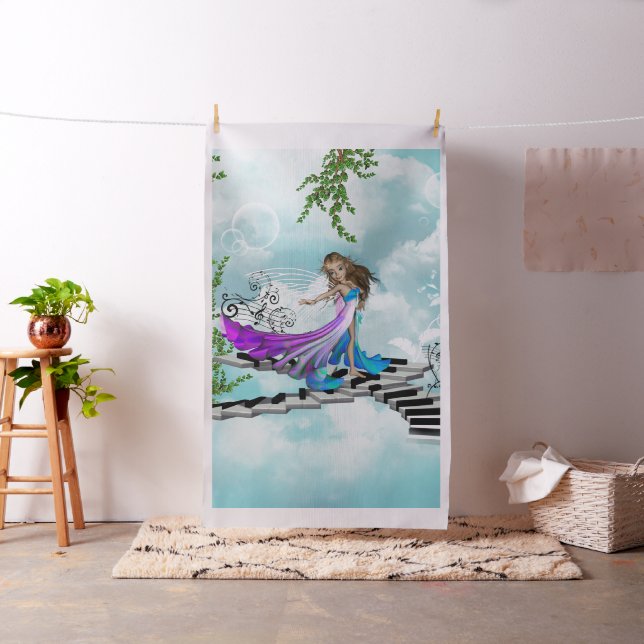 Tecido Fada, dançando em um piano (In Situ)