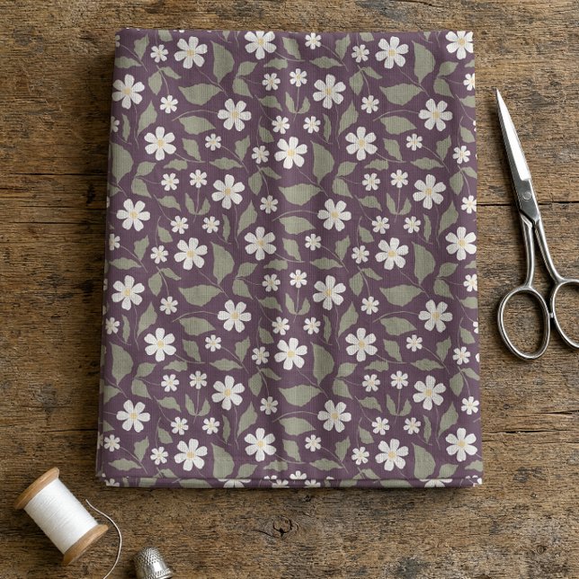 Tecido Floral Vintage Moderno Chalé Sage & Plum (Vintage Floral Sweet Daisy fabric in plum and sage by Erica MacDonald.)