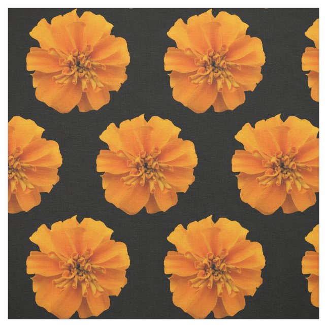 Tecido Marigold Laranja Flores em Fundo Negro (Modelo)