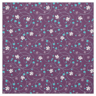 Tecido Monogramas e flores em fundo lilático.