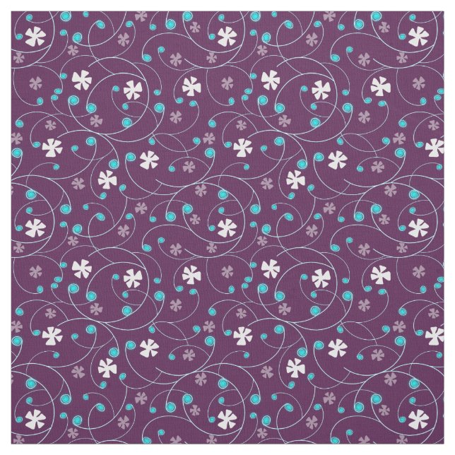 Tecido Monogramas e flores em fundo lilático. (Modelo)