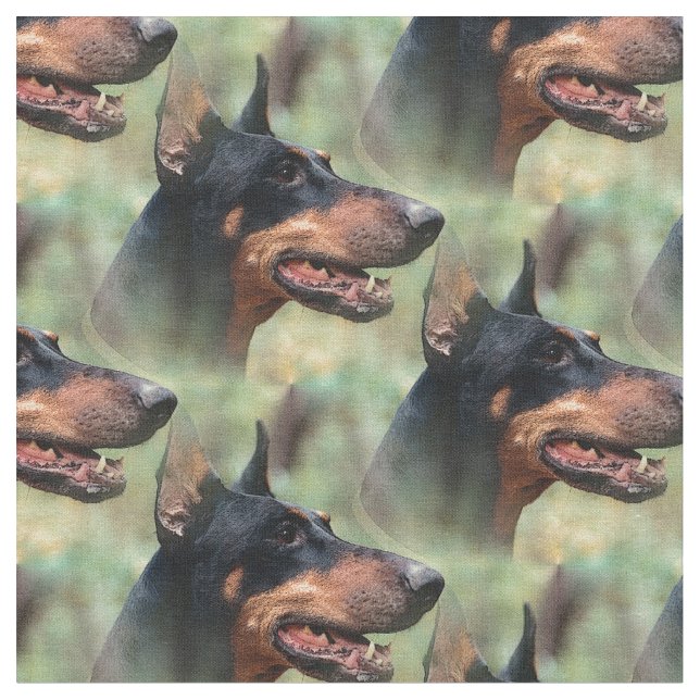 Tecido Pinscher do Doberman nas madeiras (Detalhe)