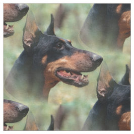 Tecido Pinscher do Doberman nas madeiras