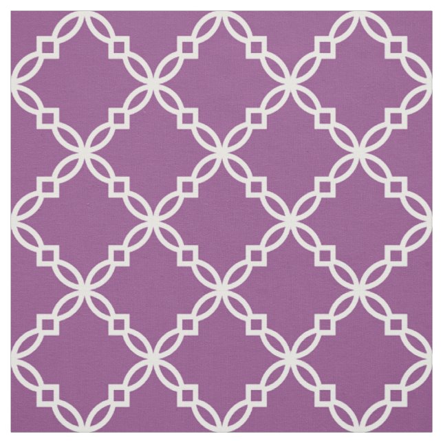 Tecido Quatrefoil marroquino, Rico branco, ameixa (Modelo)