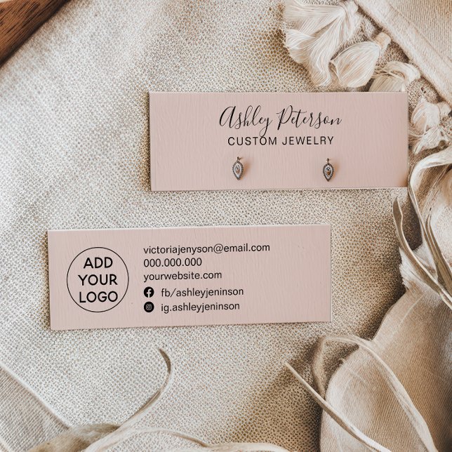 Tela simples de pincéis cor-de-rosa pincelados (Simple pastel blush pink studs earrings display)