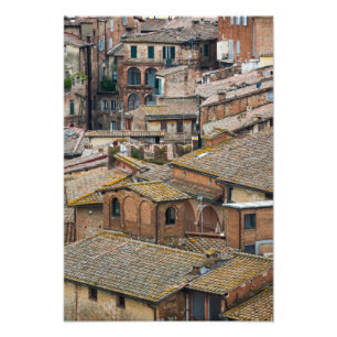 Telhados no impressão vertical da foto de Siena