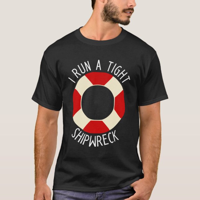 Tenho uma camiseta de naufrágio apertada (Frente)