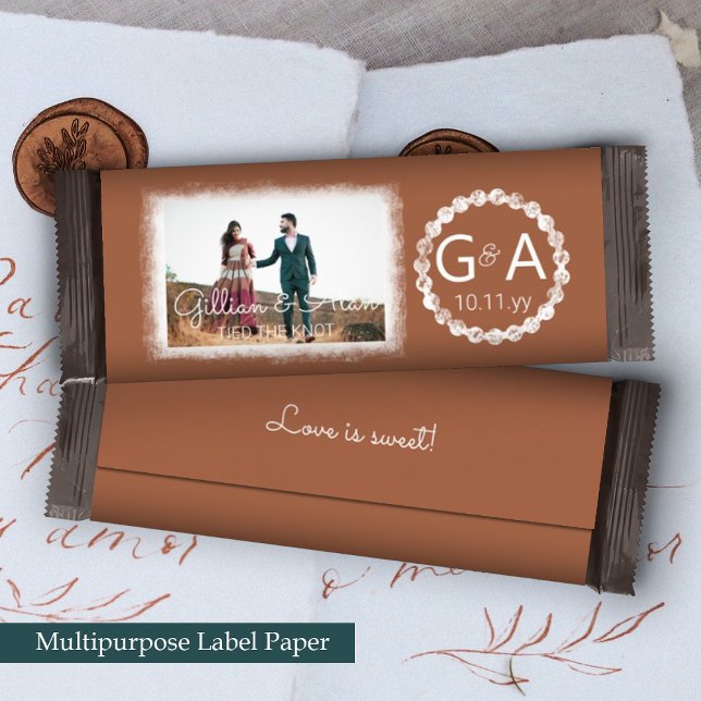 Terracotta Monogramas Wrapper de Bar de Casamento  (burnt orange terracotta copper rust wedding party favor personalized candy bar label wrapper)