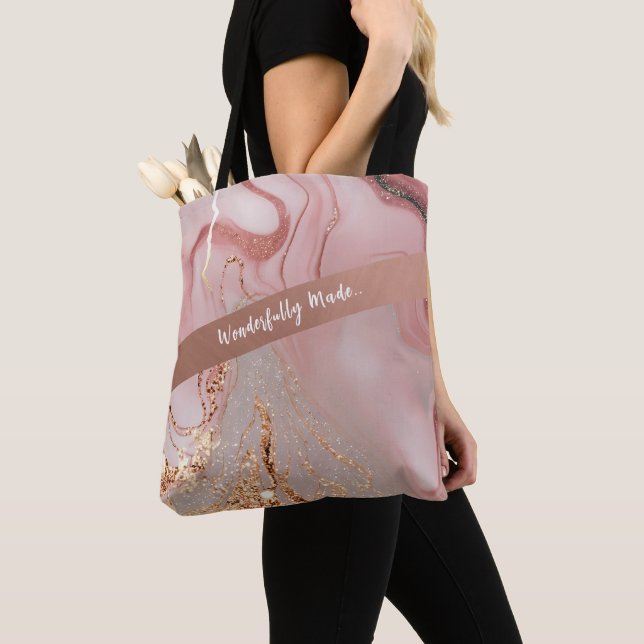 Texto personalizado da bolsa de tote de mulher mar (Close Up)