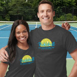 Texto Personalizado da Camisa de Pickball 3 Linhas<br><div class="desc">Fique no campo com esta camisa de picleball personalizada. Excelente para torneios,  clubes,  camisas de jogadores ou jogos diários. Adicione 3 linhas de texto personalizado - nomes,  datas etc. ou apague.</div>