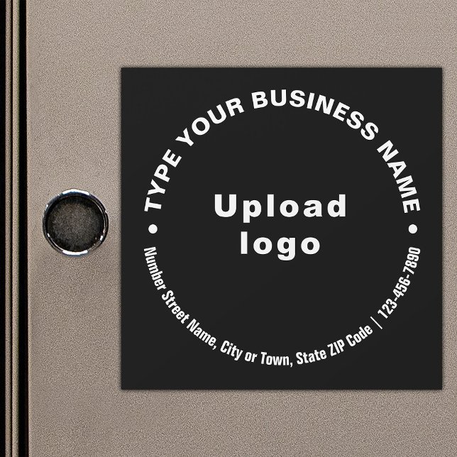 Textos comerciais circulares na placa magnética pr (Build brand name awareness. Circular pattern texts of business brand on black magnetic card.)