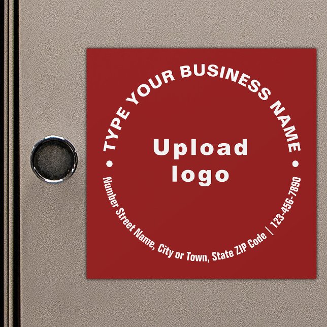 Textos comerciais circulares no cartão magnético v (Build brand name awareness. Circular pattern texts of business brand on red magnetic card.)