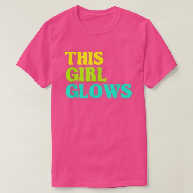 This Girl Glows  80's Retro Neon Party T-Shirt Cop (Frente do Design)