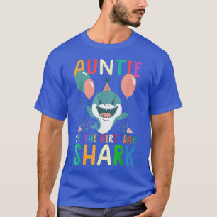 Tia da família de aniversário da camisa de tubarão