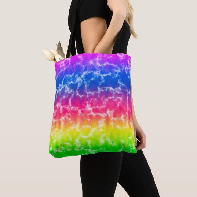 Tie Dye Tote Bag com gradiente vibrante (Close Up)