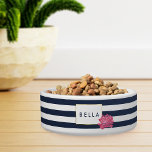 Tigela Marinho Stripe e Pink Peony - Pet Bowl Personaliza<br><div class="desc">Pamper seu pãozinho! Esta tigela de animais de estimação apresenta um fundo azul marinho e branco de faixa, borda falsa dourada, e uma pénia rosa bonito em aquarelas moles. Coordena-se com nossos suprimentos de Marinho Stripe & Pink Peony, produtos de papel e acessórios. Personalize com um monograma, nome ou texto...</div>