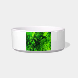 Tigela olhando para o verde