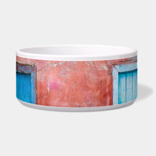 Tigela Parede vermelha, azul e cinza, porta e janela