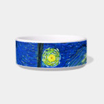 Tigela vincent van gogh Starry night<br><div class="desc">A famosa pintura de Van Gogh, "A Noite Estrelada." Pintado durante sua estadia no asilo Remy Santo na década de 1880, van Gogh retratou as colinas rolantes e árvores ciprestes que viu de sua janela. Melhorado digitalmente pela PixDezines. Copyright © 2008-2016 PixDezines.com™ e PixDezines™ em zazzle.com. Todos os direitos reservados....</div>