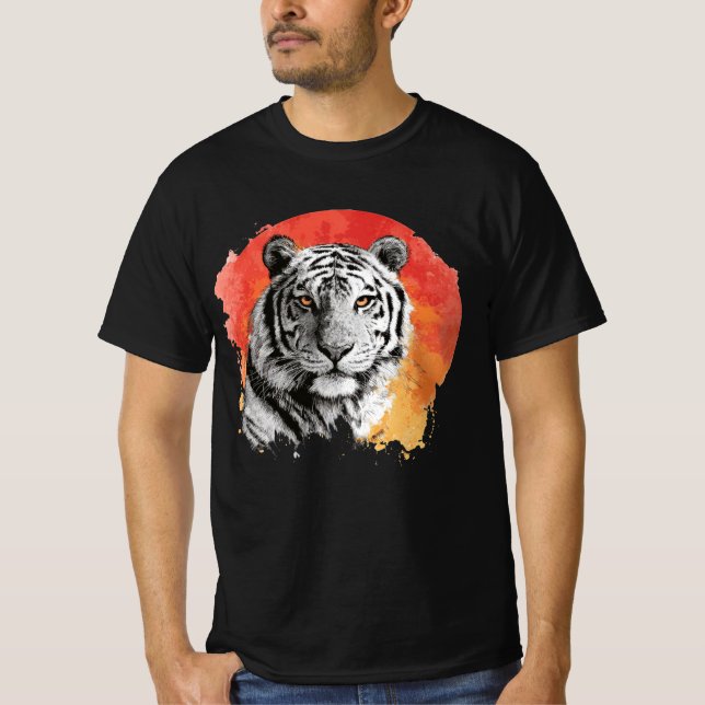 Tiger symbol of courage.  T-Shirt (Frente)