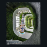 Tigre na Poster de Arte Jardim<br><div class="desc">Tiger no Jardim apresenta uma cerveja Tiger de tamanho excessivo,  uma conhecida cerveja de Singapura,  sentada numa porta copos quebrada em um jardim com tunelamento.</div>