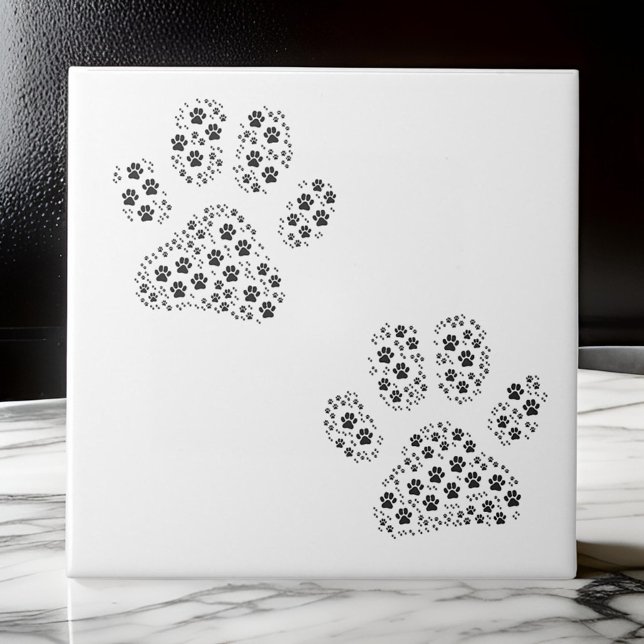 Tiny Large Dog Paw Prints | Azulejo cerâmico preto (Criador carregado)