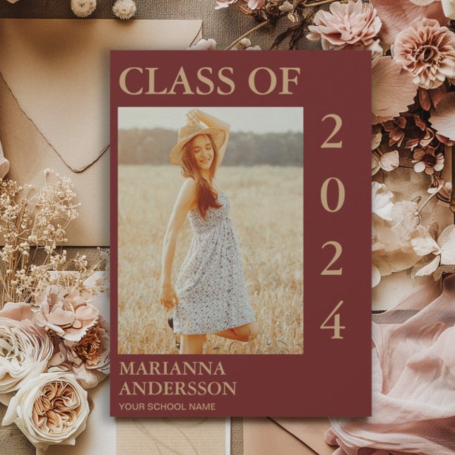 Tipografia Dourada Marrom Anúncio de Graduação com (Burgundy and gold graduation photo announcement)