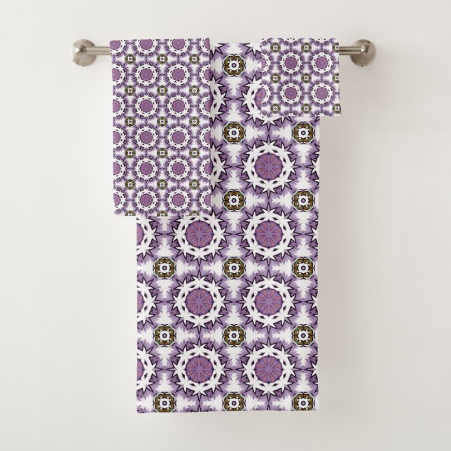Toalha com padrão de mandala geométrica roxa e bra (Insitu)