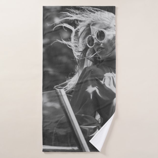 Toalha De Banho Bonito mulher no carro conversível (Toalha de Banho)