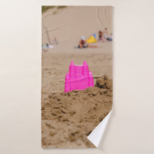 Toalha De Banho Brinquedo de castelo cor-de-rosa na praia durante