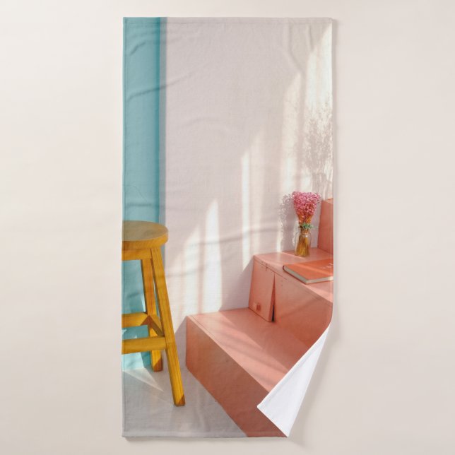 Toalha De Banho Duas fezes de bar de madeira amarela (Toalha de Banho)