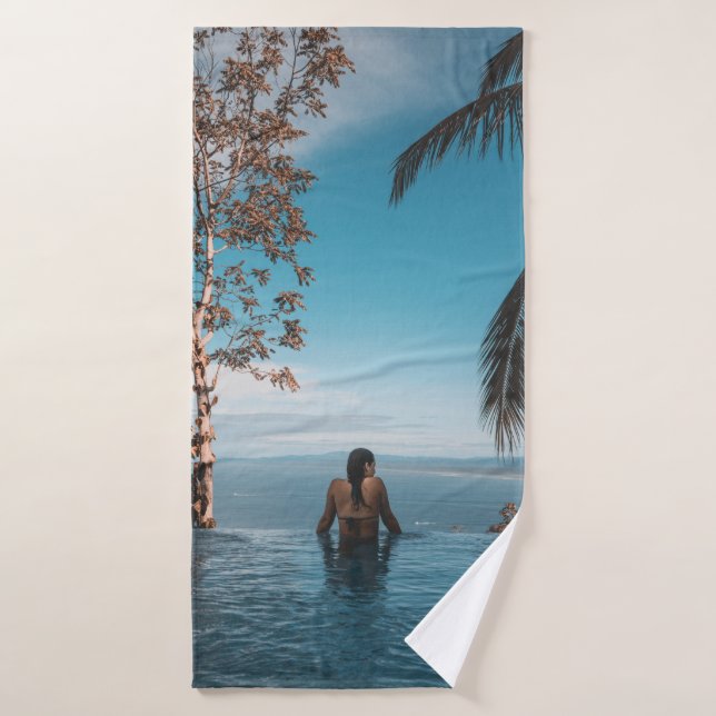 Toalha De Banho Mulher vestindo torneira negra de biquíni nadando  (Toalha de Banho)