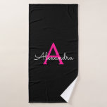 Toalha De Banho Nome do Monograma de Script Negra Negra-Quente<br><div class="desc">Nome do Monograma Simples,  Preto e Rosa Quente,  Bath Toel. Isto faz o doce e perfeito aniversário de 16 anos,  casamento,  chá de panela,  aniversário,  chá de fraldas ou festa de solteira presente para alguém que ama luxo de luxo e estilos quíticos.</div>