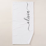Toalha De Banho Nome do Monograma Girly de Script Moderno Branco N<br><div class="desc">Toalha Bathroom de Nome Simples de Script Preto e Branco. Isto faz o doce e perfeito aniversário de 16 anos,  casamento,  chá de panela,  aniversário,  chá de fraldas ou festa de solteira presente para alguém que ama luxo de luxo e estilos quíticos.</div>