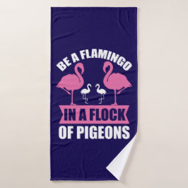 Toalha De Banho Seja um Flamingo em um Bando de Pombos